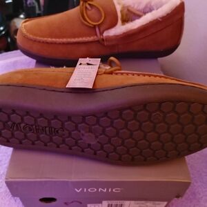 Vionic Women's Tan Moccasin Slippers